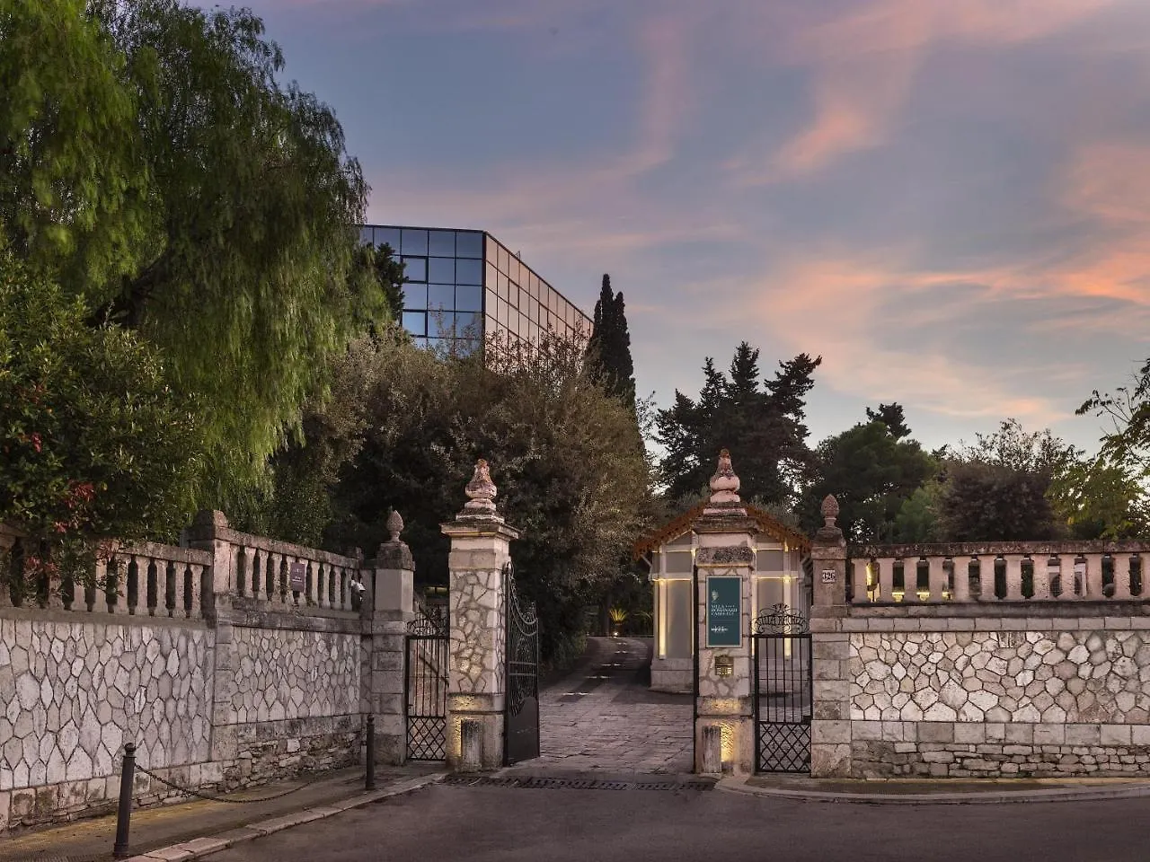 Mercure Villa Romanazzi Carducci Bari 4*,